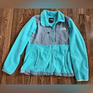 The North face jacket size small in good condition.